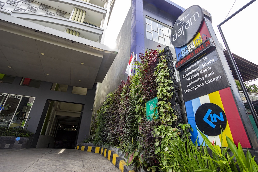 hotel dafam fortuna seturan
