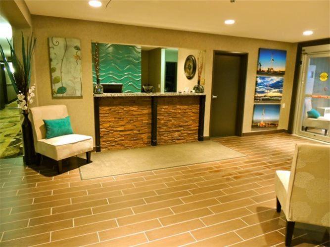 carlyle western star inn and suites