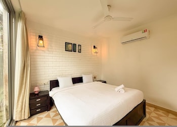 modern 2bhk w pool access 5km to coco beach