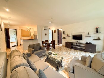 modern 2bhk w pool access 5km to coco beach