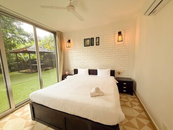 modern 2bhk w pool access 5km to coco beach