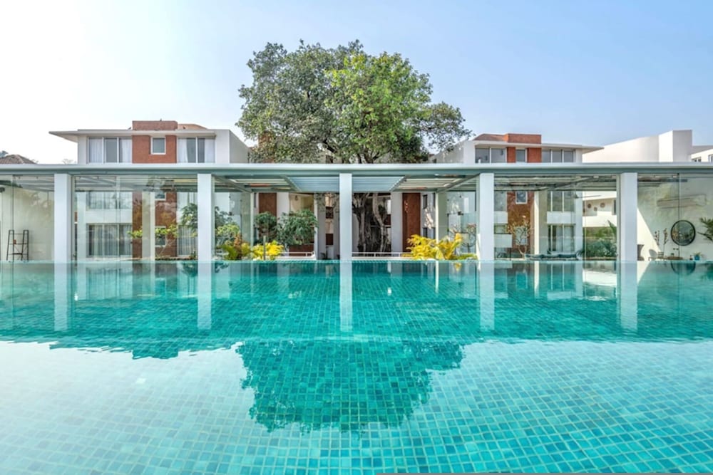modern 2bhk w pool access 5km to coco beach