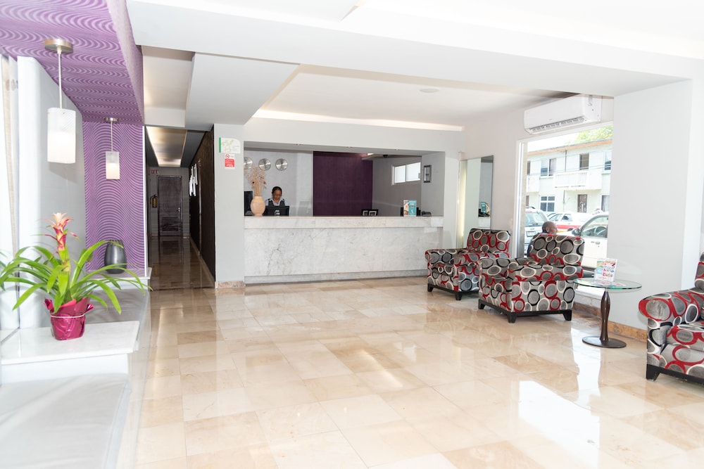 impala hotel in front of the ado