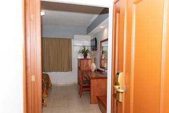 impala hotel in front of the ado