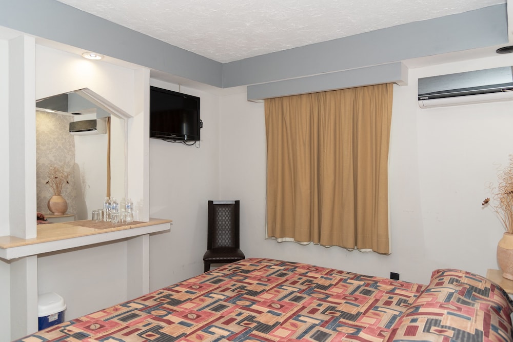 impala hotel in front of the ado