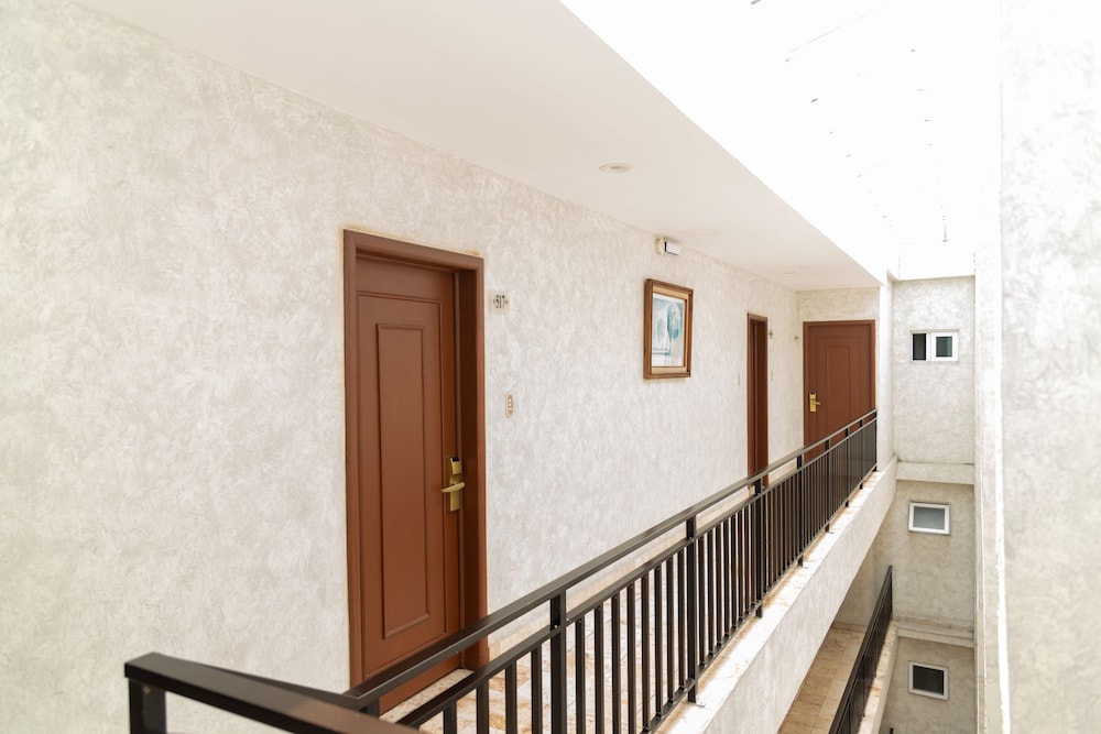 impala hotel in front of the ado