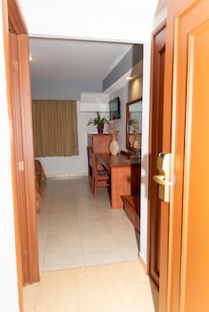 impala hotel in front of the ado