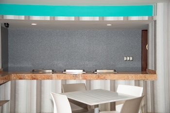 impala hotel in front of the ado