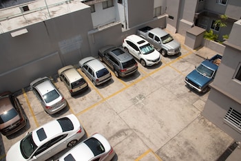 impala hotel in front of the ado