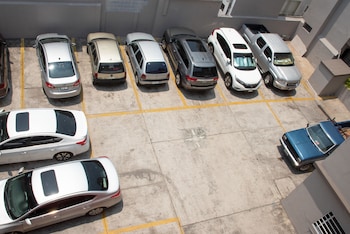 impala hotel in front of the ado