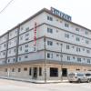 impala hotel in front of the ado