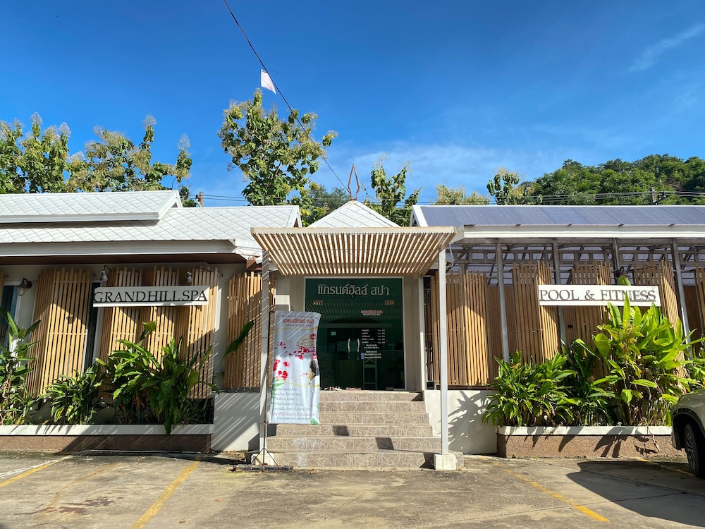 grand hill resort and spa