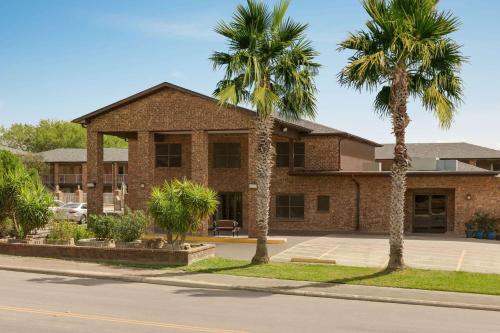 Super 8 By Wyndham Universal City,Universal City>>San Antonio,2 star
