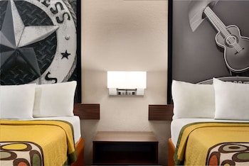 super 8 by wyndham universal city