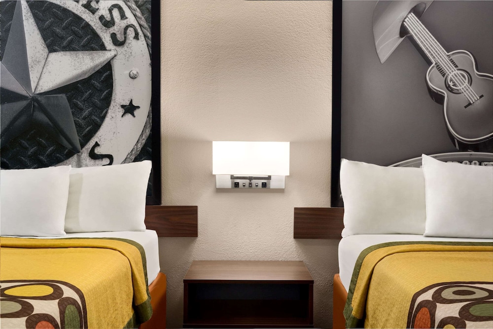 super 8 by wyndham universal city