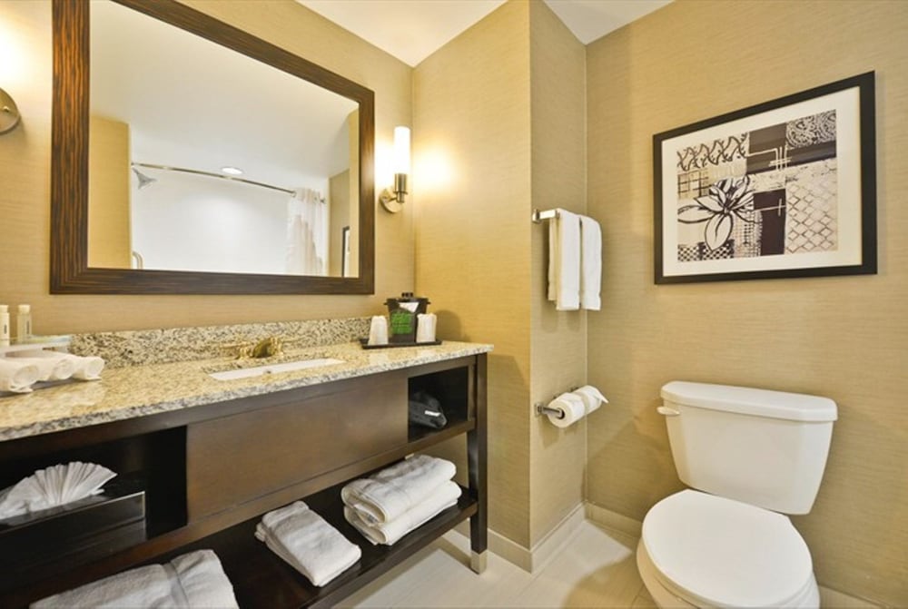 holiday inn express and suites utica by ihg
