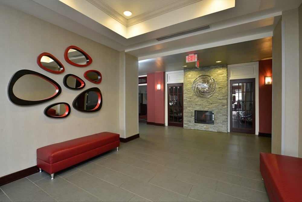 holiday inn express and suites utica by ihg