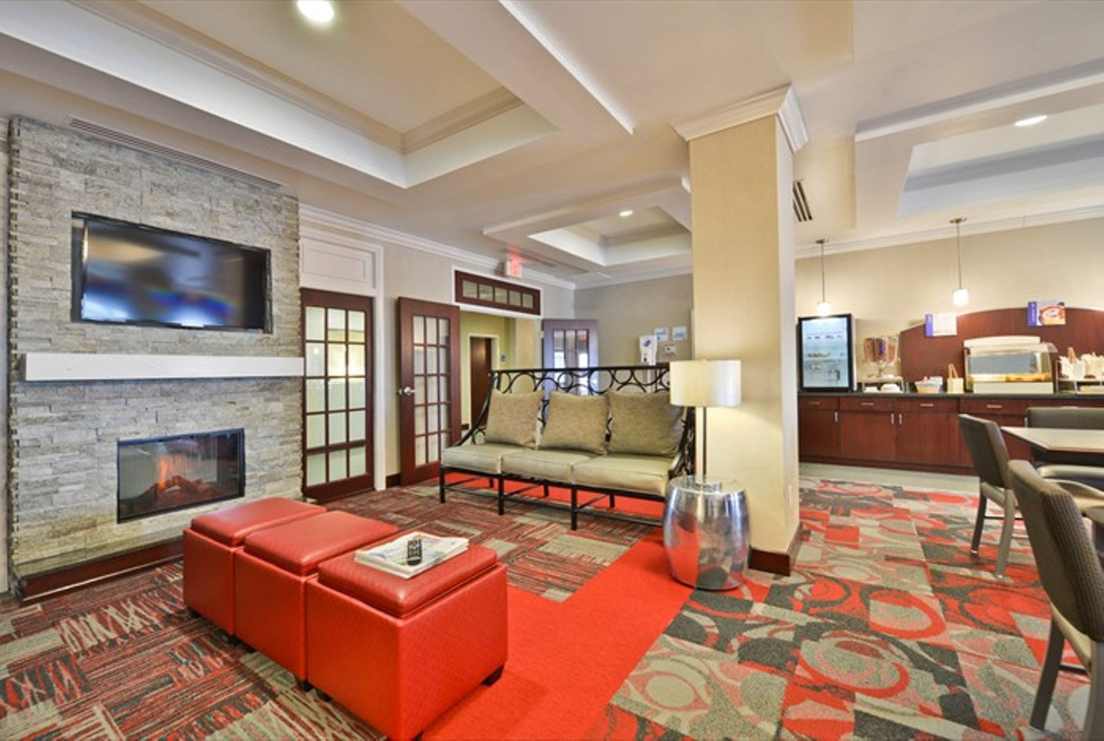 holiday inn express and suites utica by ihg