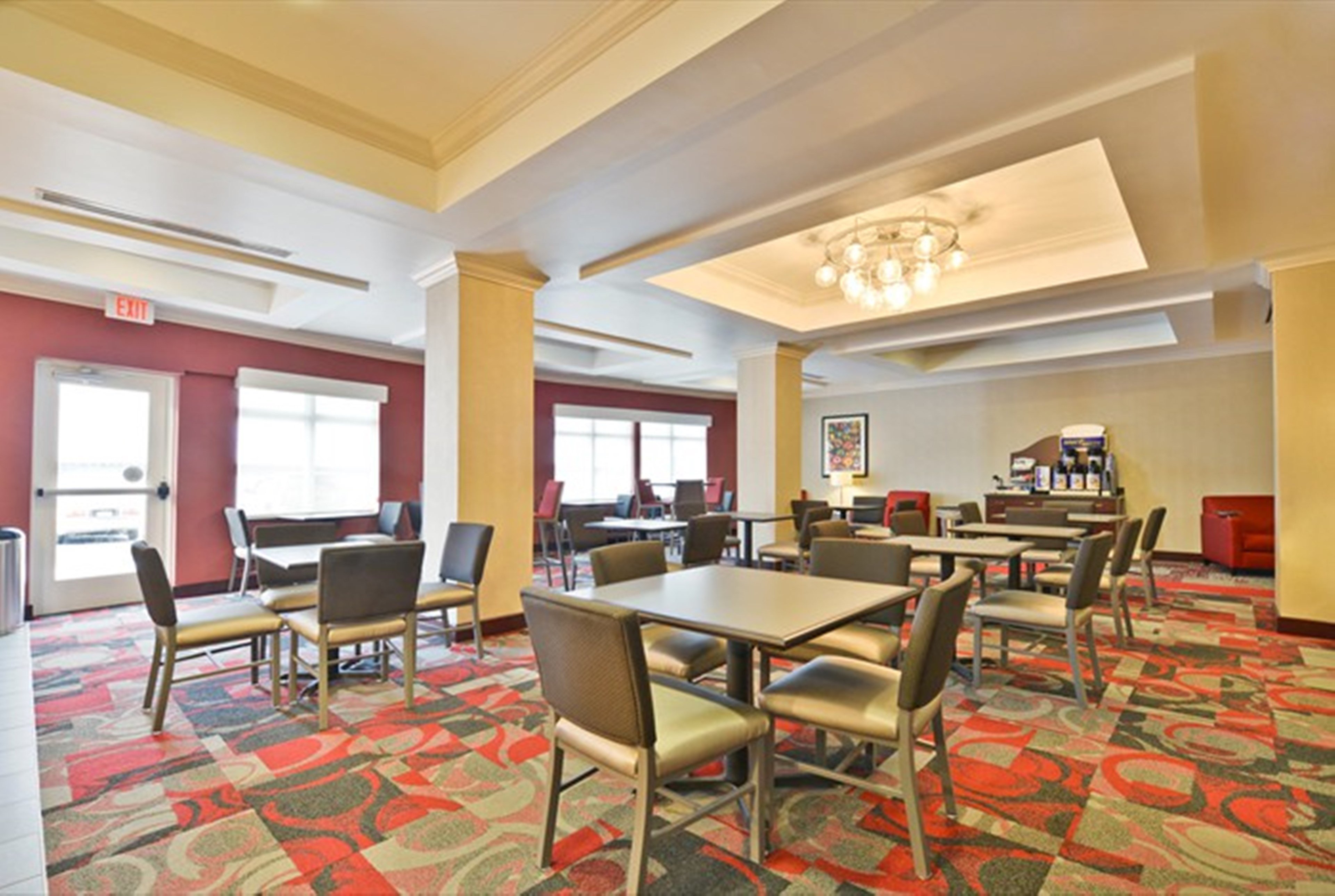 holiday inn express and suites utica by ihg