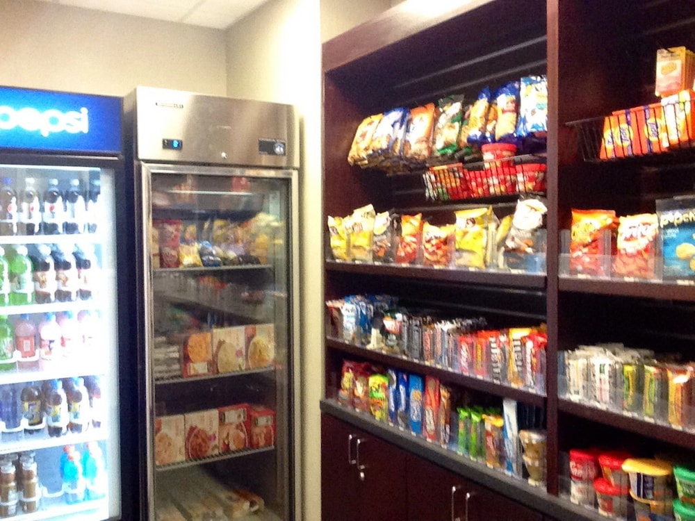 holiday inn express and suites utica by ihg