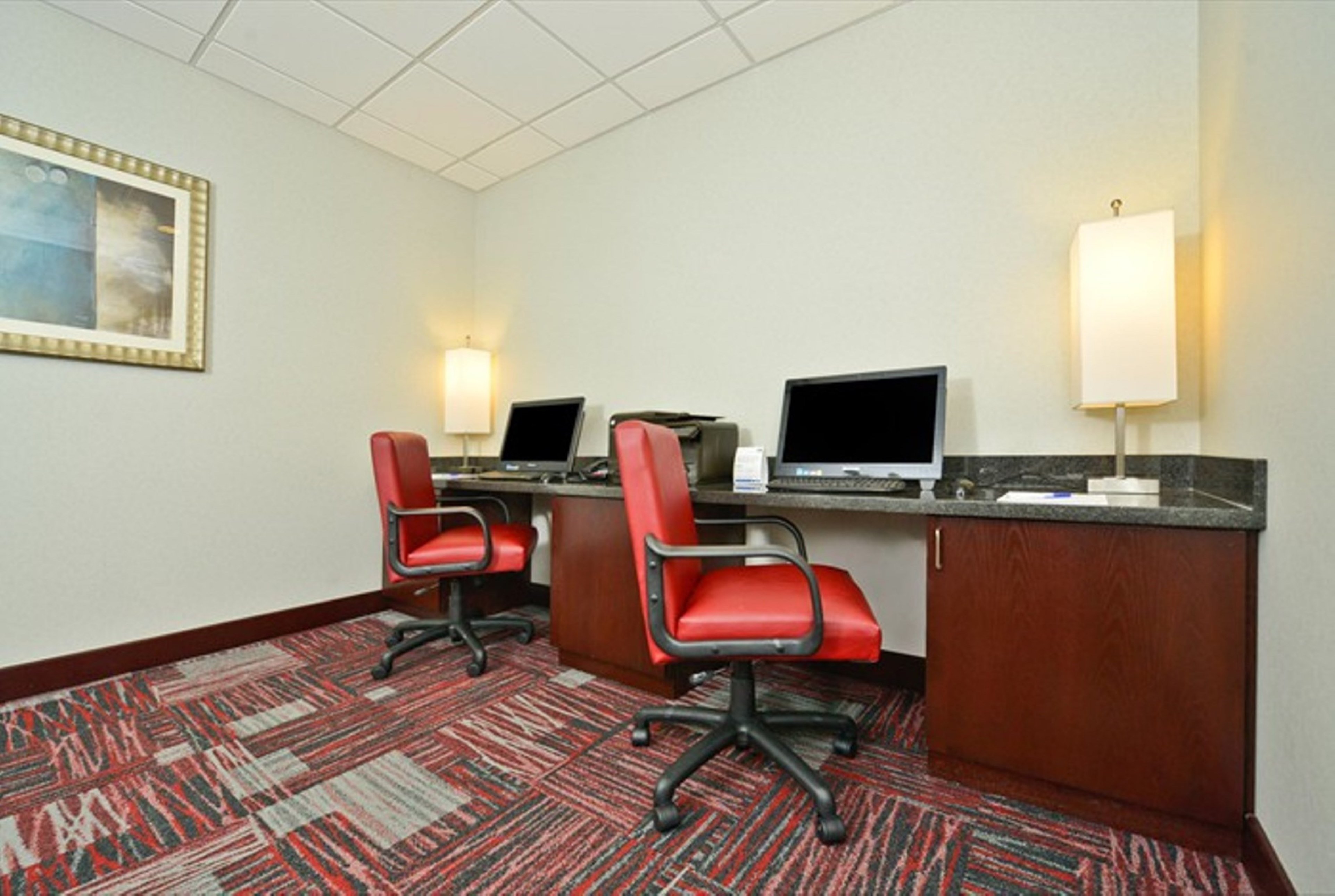 holiday inn express and suites utica by ihg