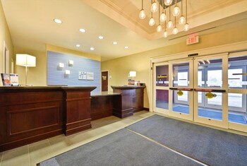 Holiday Inn Express & Suites Utica By Ihg,Oneida>>New York,3 star