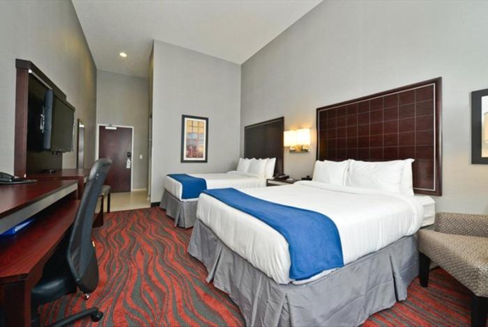 holiday inn express and suites utica by ihg