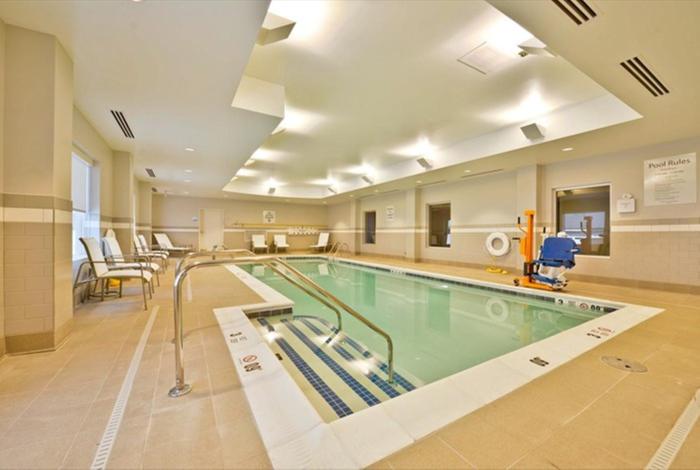 holiday inn express and suites utica by ihg