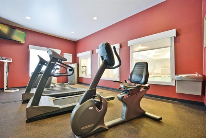 holiday inn express and suites utica by ihg