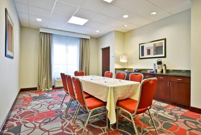 holiday inn express and suites utica by ihg
