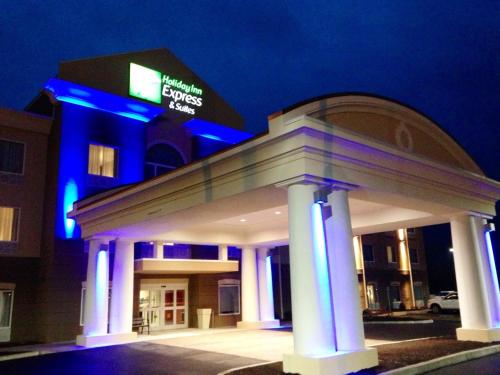 holiday inn express and suites utica by ihg