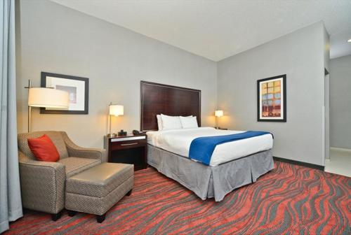 holiday inn express and suites utica by ihg