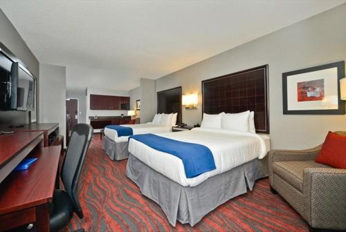 holiday inn express and suites utica by ihg
