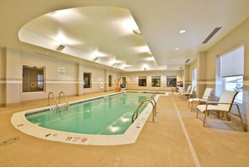holiday inn express and suites utica by ihg