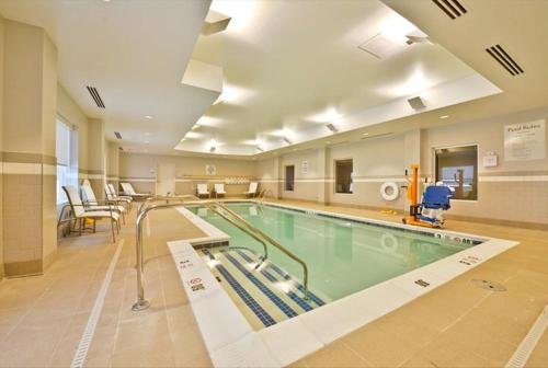 holiday inn express and suites utica by ihg