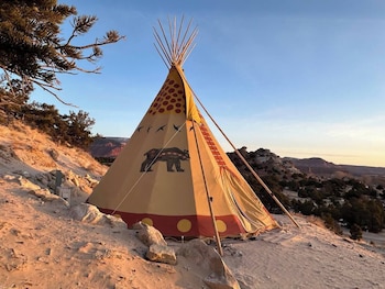 Desert Skies Resort,,2 star