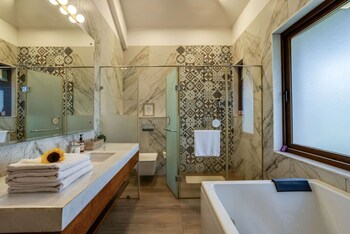 villa ayana 5bhk with pool and near the beach