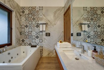 villa ayana 5bhk with pool and near the beach