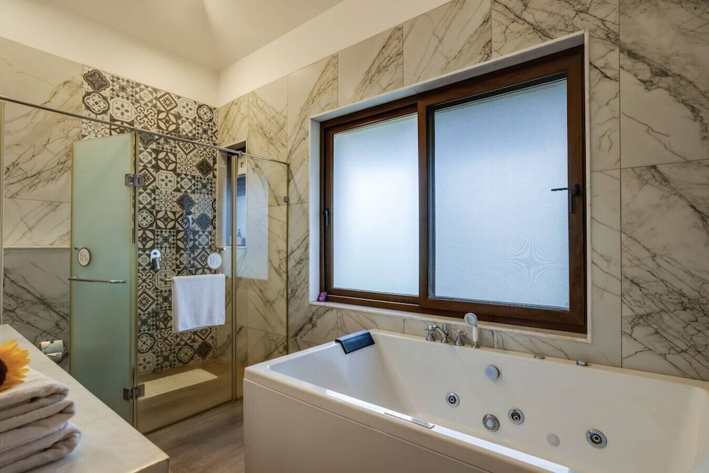 villa ayana 5bhk with pool and near the beach