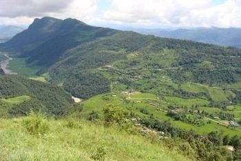 dhampus resort