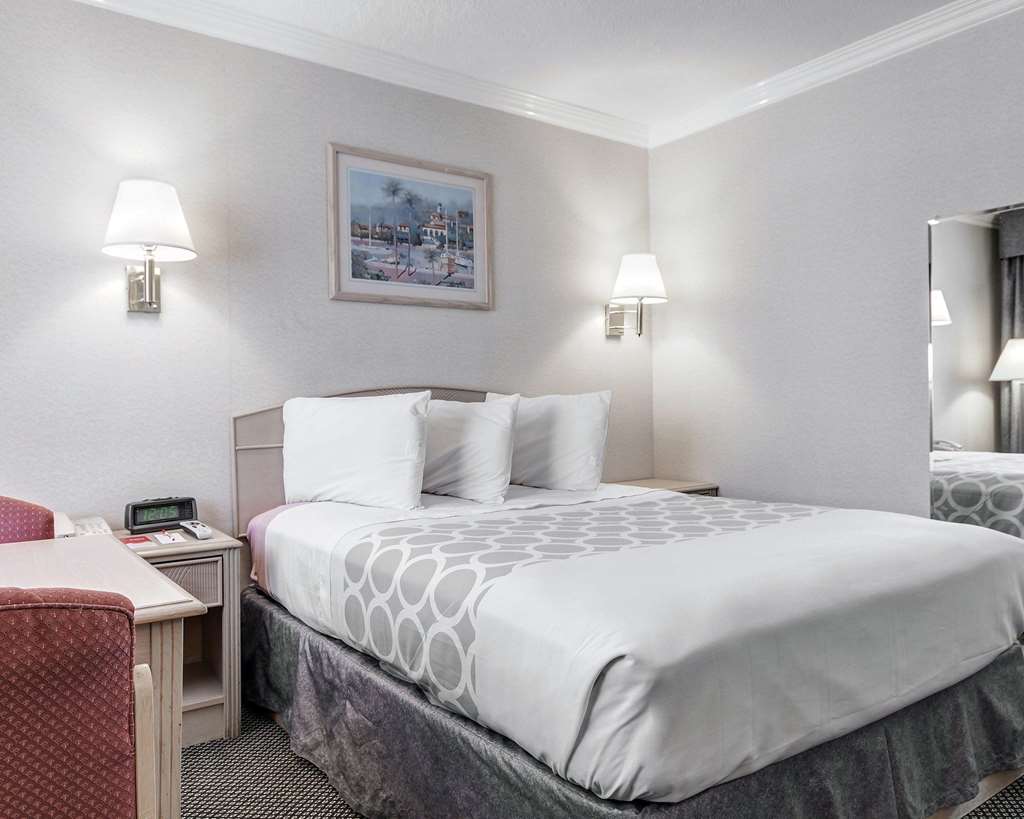 econo lodge van horn