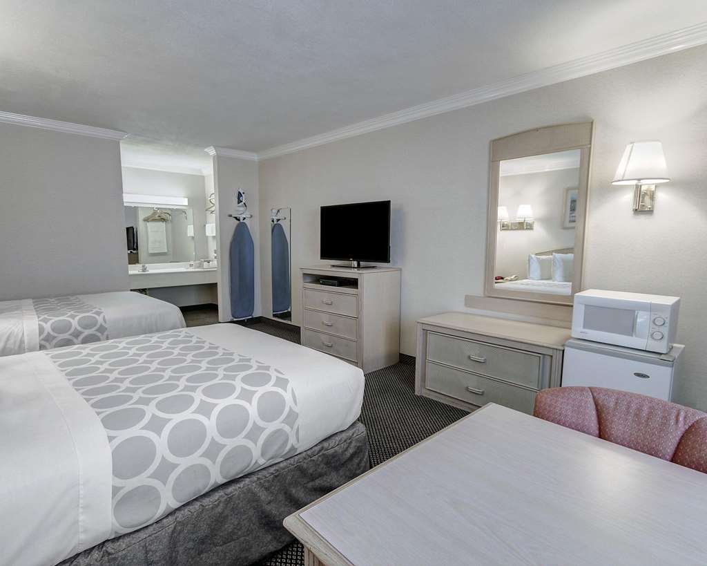 econo lodge van horn