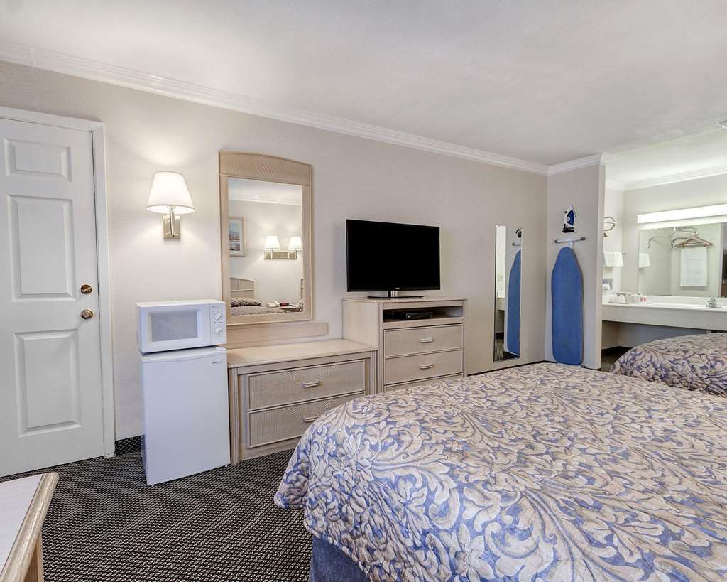 econo lodge van horn