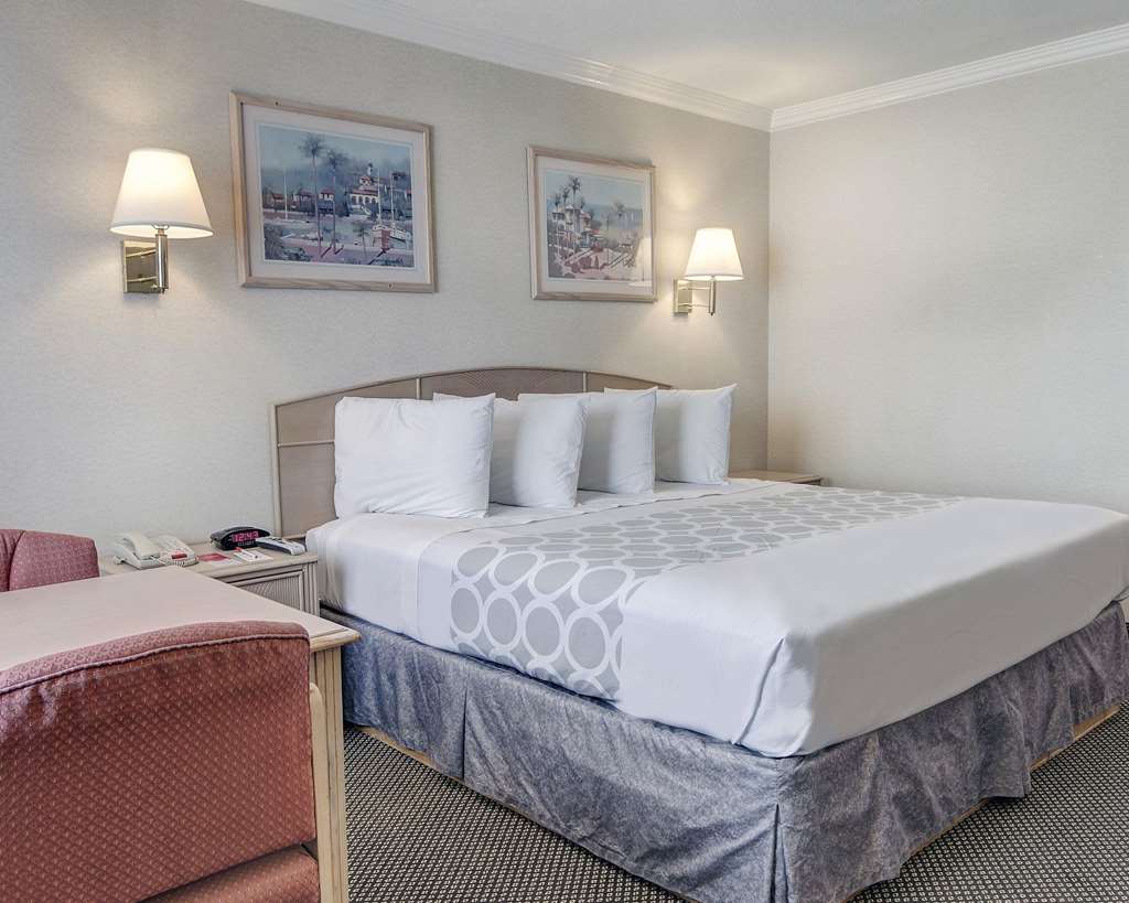 econo lodge van horn