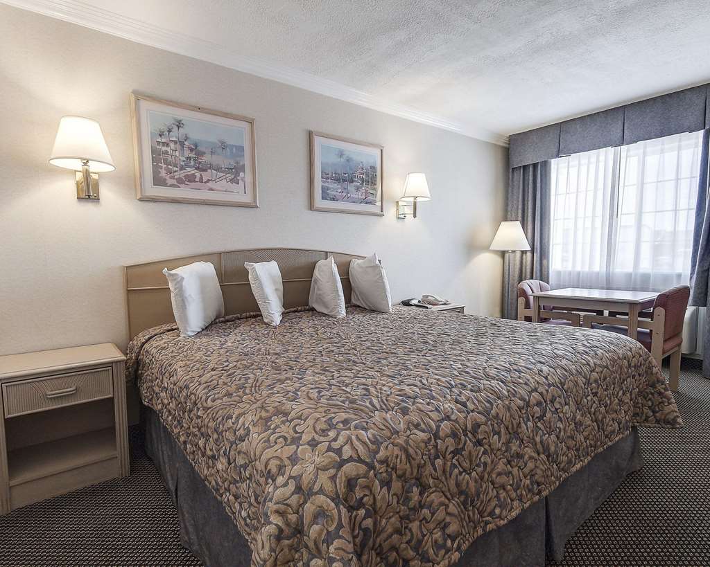 econo lodge van horn