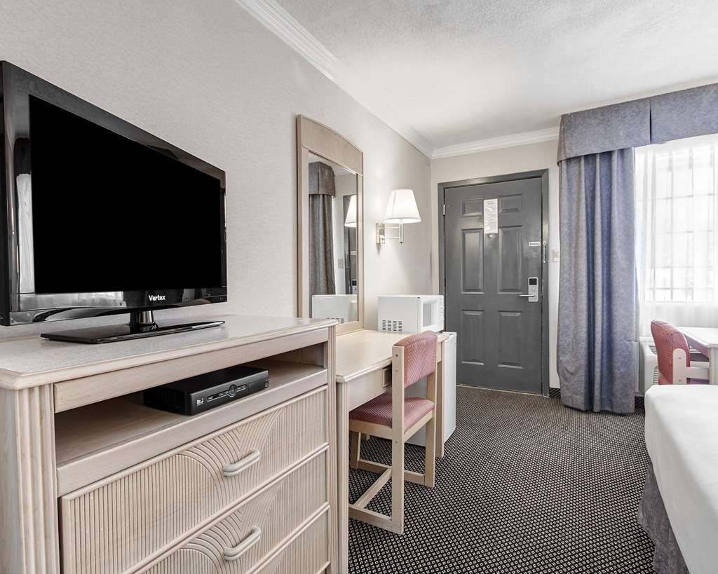 econo lodge van horn