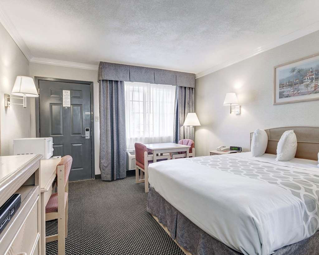 econo lodge van horn