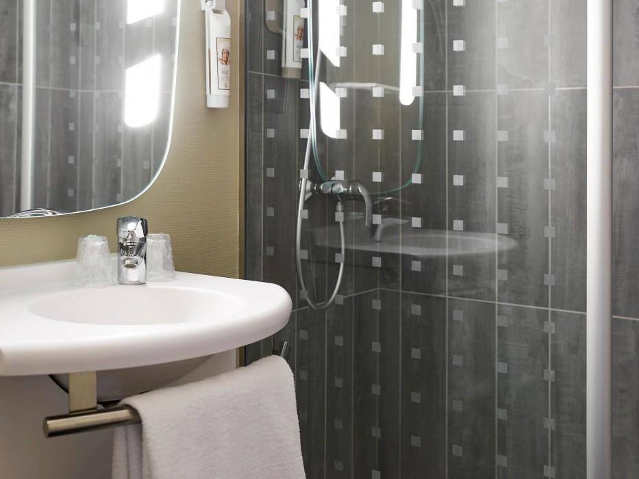 ibis paris canal saint martin