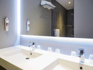 ibis paris canal saint martin