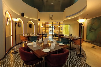 hotel hyphen noida